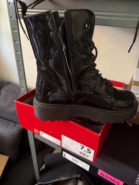 Women’s Lace-Up Patent Combat Boots - Black